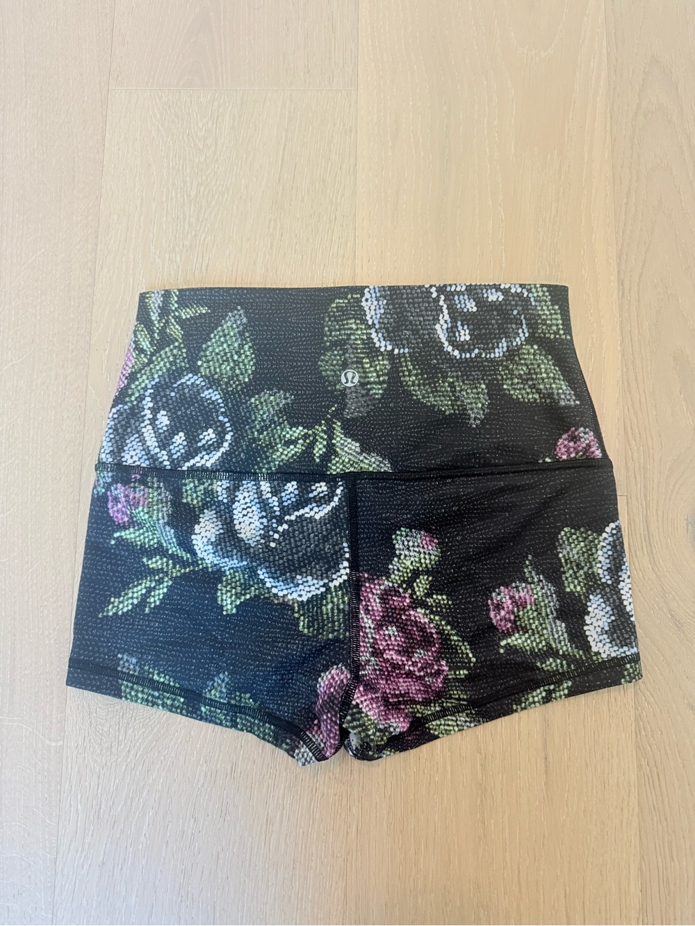 Lululemon Vintage Floral Boogie Yoga Shorts Black Rose Print